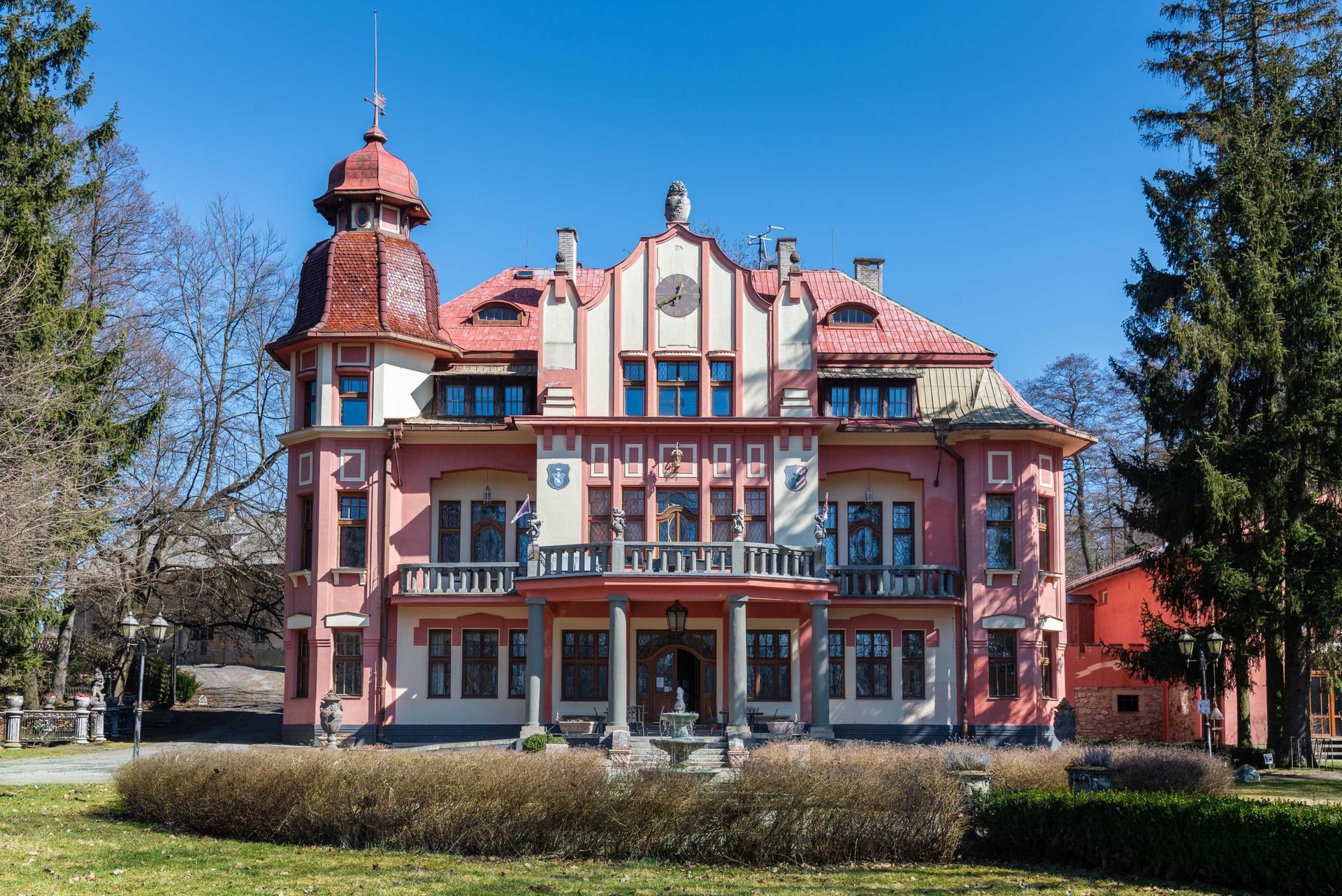 Letohrádek sv. Vojtěcha, 3 200 m2 s pozemkem 72 064 m2