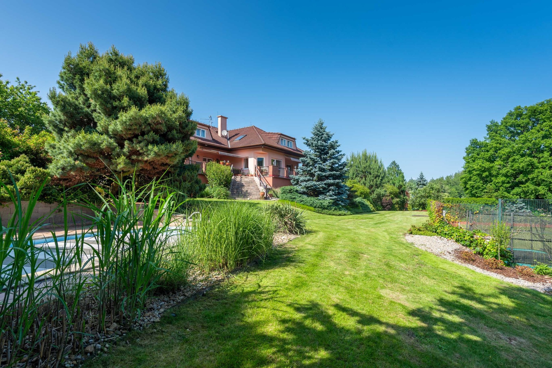 Prodej rodinného domu s rozsáhlým pozemkem, 658 m², Libeř — fotografie 16