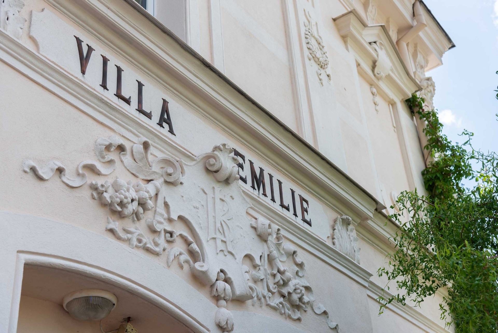 Prodej vily s víceúčelovým využitím, 701 m², Karlovy Vary — fotografie 3