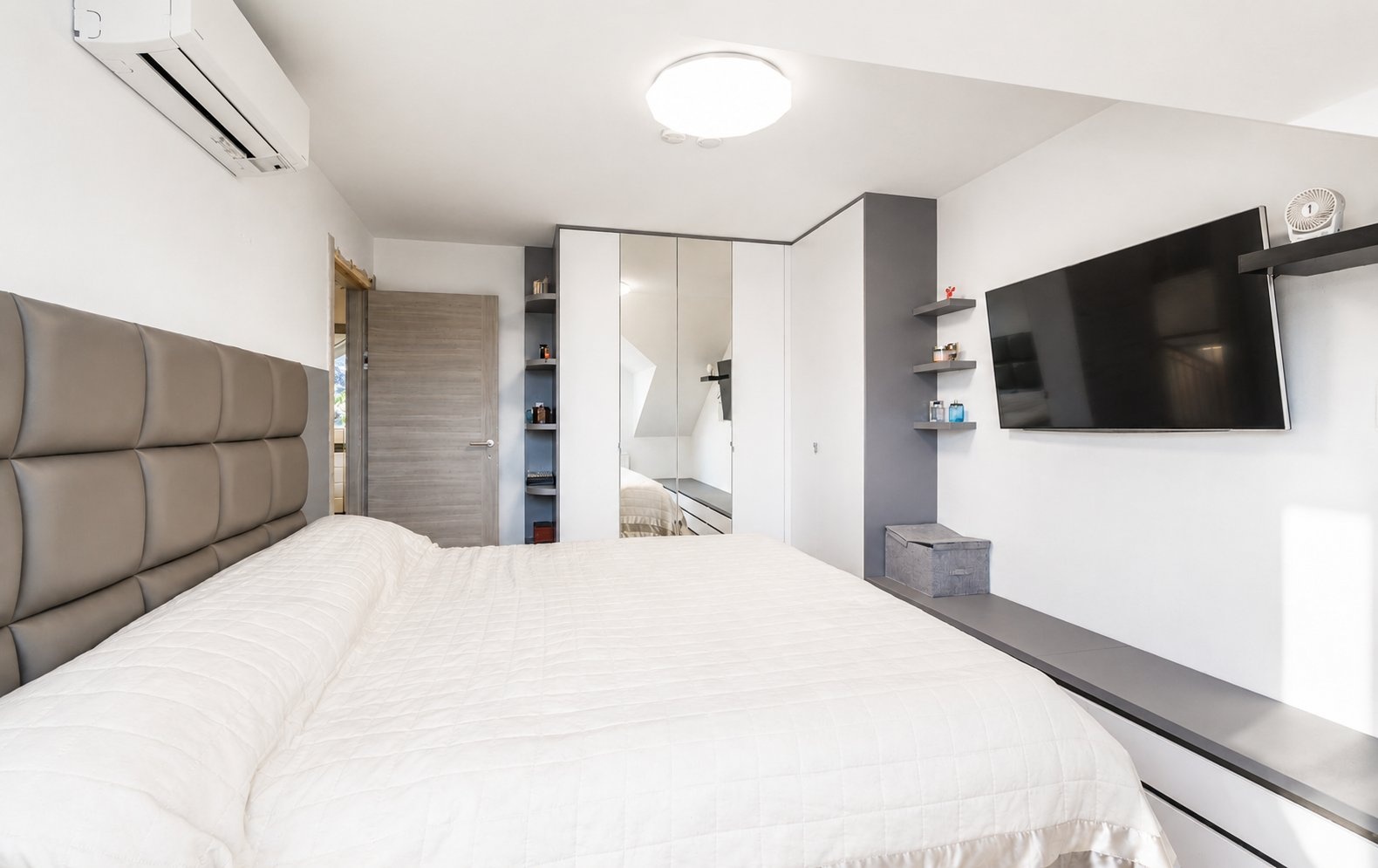 Prodej výjimečného řadového rodinného domu 5+1, 210 m², Hostivice — fotografie 11