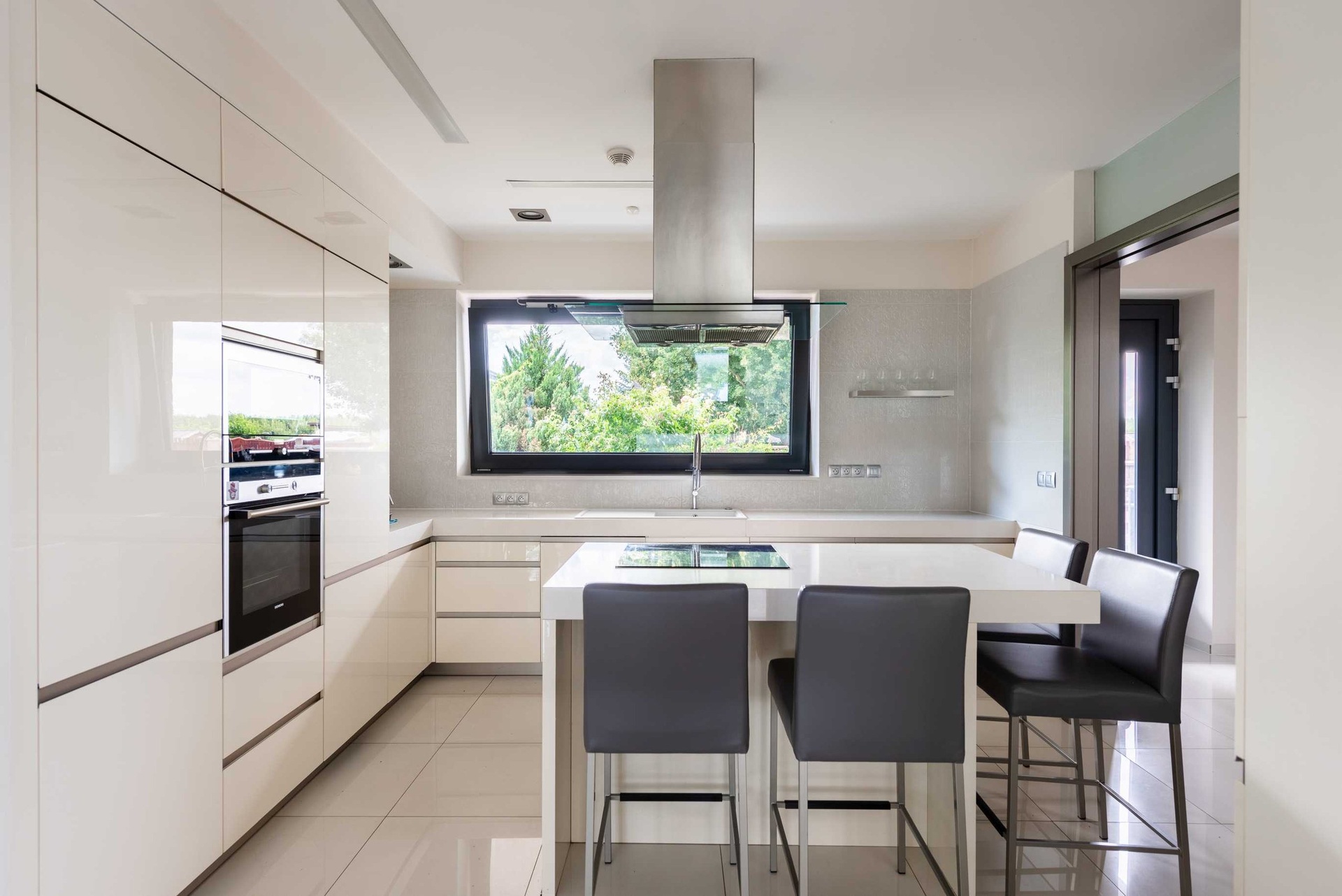 Pronájem moderního rodinného domu, 392 m², Praha 19 - Kbely