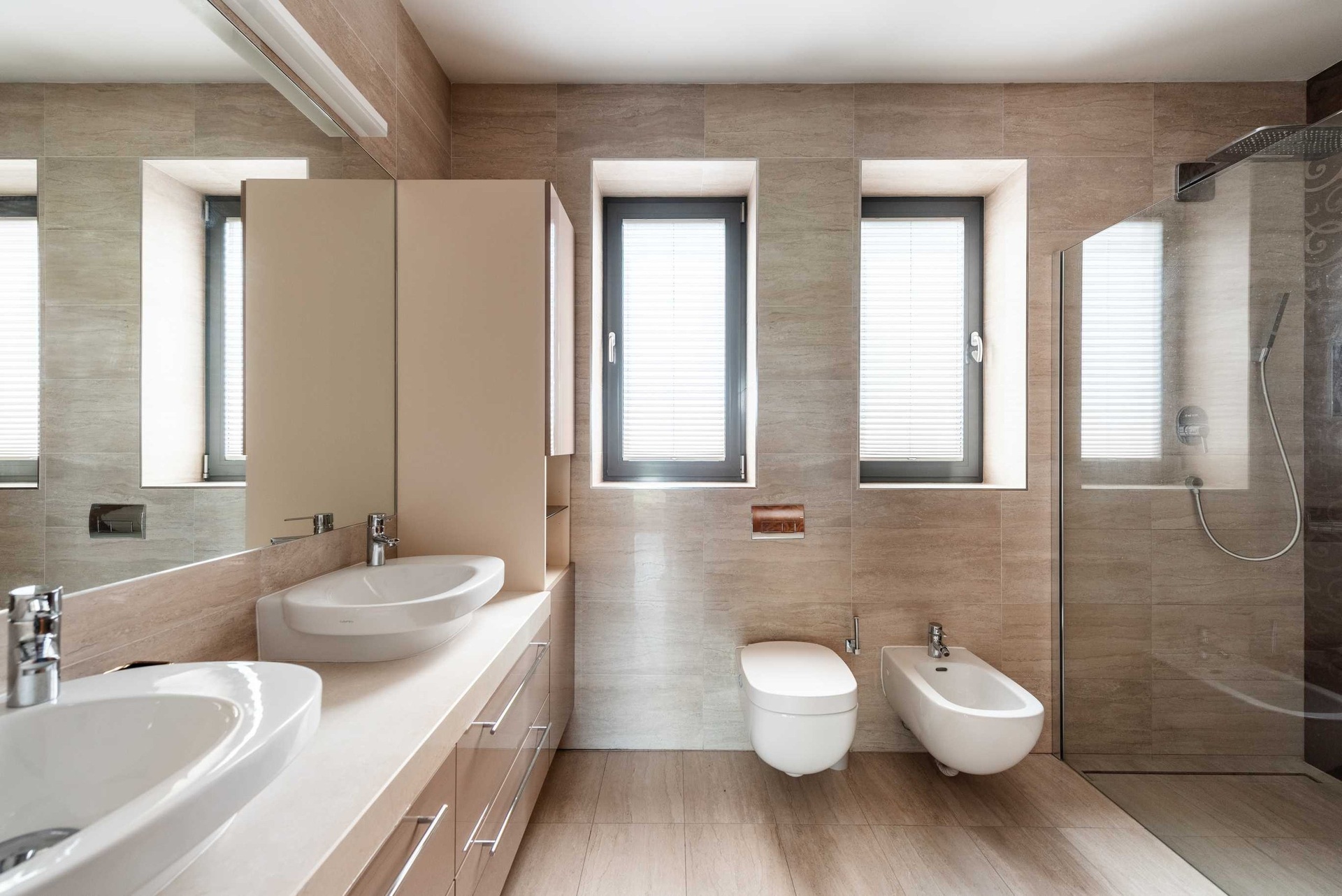 Pronájem moderního rodinného domu, 392 m², Praha 19 - Kbely — fotografie 4