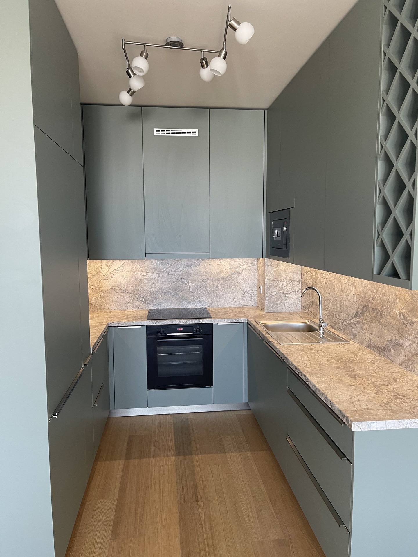 Prodej světlého bytu 3+kk, 75 m², Praha 9 - Hrdlořezy — fotografie 3