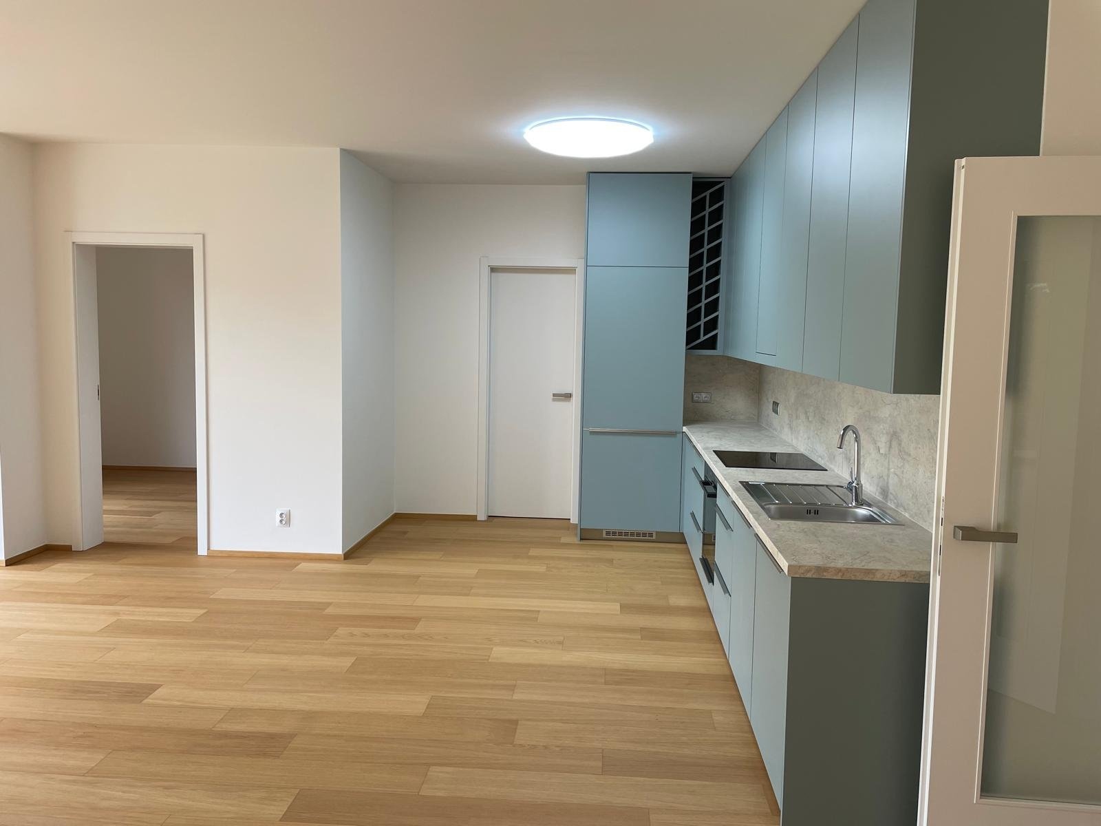 Prodej výjimečného bytu 4+kk,131 m², Praha 9 - Hrdlořezy — fotografie 3